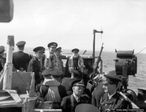 12 juin 1944 : à bord de l'HMS Kelvin, le Premier ministre anglais Winston Churchill. Photo : Archives Canada