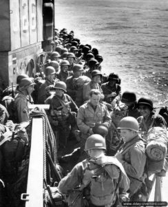 Des personnels de la 90th Infantry Division à bord du LCI(L)-326 en direction d'Utah Beach. Photo : US National Archives