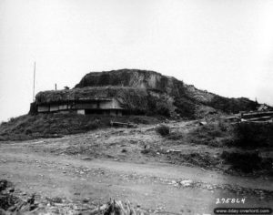 Le poste de tir de la batterie York de Querqueville, construit initialement par les Français avant la guerre. Photo : US National Archives