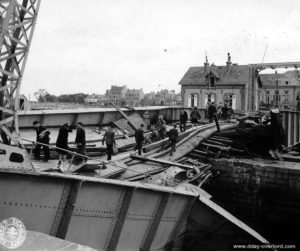 Le pont tournant de Cherbourg. Photo : US National Archives