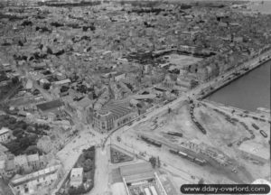 Vue aérienne de la ville de Cherbourg. Photo : US National Archives
