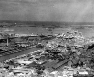 Vue aérienne de Cherbourg. Photo : US National Archives