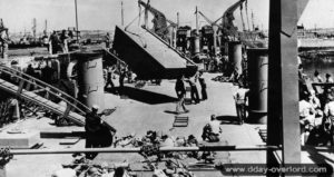 Travaux d’entretien du port de Cherbourg. Photo : US National Archives