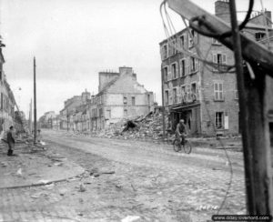 Rue du Val de Saire à Cherbourg. Photo : US National Archives