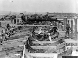 Travaux de réparation du quai de la darse des Mielles à Cherbourg. Photo : US National Archives