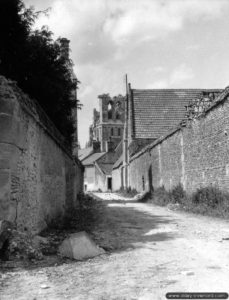 15 juin 1944 : rue de la Dîme dans la commune de Rots. Photo : US National Archives