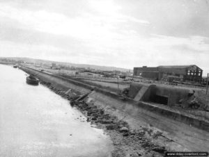 Un des cinq exemplaires de bunkers type R631/SK pour 4,7 cm Pak 36 (t) Skoda appartenant au point fortifié Stp 213 de la Gare Maritime à Cherbourg. Photo : US National Archives