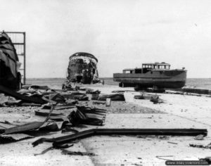 La tourelle en béton utilisée comme grue pour hydravions à la base aéronavale de Chantereyne à Cherbourg. Photo : US National Archives