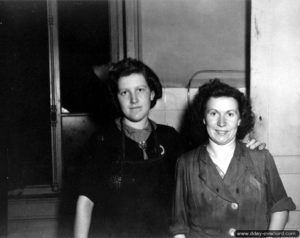 25 juillet 1944 : deux cuisinières de l’United States Press Club à Cherbourg. Photo : US National Archives