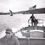 Photos of Port-en-Bessin in 1944 30 Une vedette américaine quitte le port de Port-en-Bessin et s'éloigne d'un bateau de pêche. Photo : US National Archives