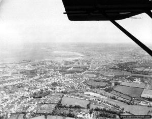 Vue aérienne de la ville de Cherbourg. Photo : US National Archives