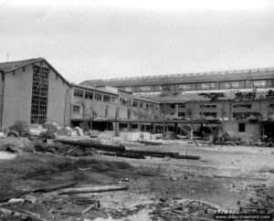 25 novembre 1944 : les usines Amiot dévastées à Cherbourg. Photo : US National Archives