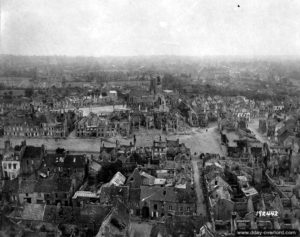 Les ruines de la ville de Montebourg. Photo : US National Archives