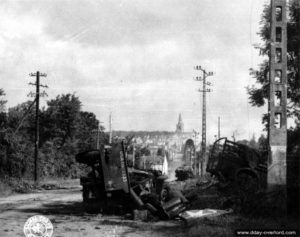 La route menant à l’entrée sud de Montebourg depuis le lieu dit de la Lande Mangon. Photo : US National Archives
