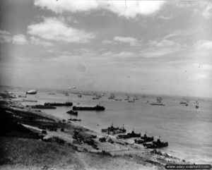 Vue de Omaha le 10 juin 1944 depuis le Wn 60. Photo : US National Archives