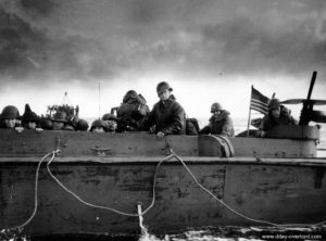 Des soldats américains à bord d'un LCVP au large d'Utah Beach. Photo : US National Archives