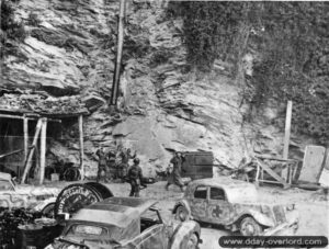 26 juin 1944 : vers 14h00, la garnison allemande du fort du Roule se rend aux Américains à Cherbourg. Photo : US National Archives