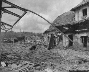 Les ruines de la gare de Saint-Lô. Photo : US National Archives