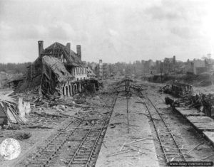 Les ruines de la gare de Saint-Lô. Photo : US National Archives