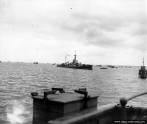 7 juin 1944 : le cuirassé HMS Centurion devant Omaha. Photo : US National Archives