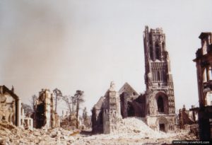 Août 1944 : place Notre-Dame à Saint-Lô. Photo : US National Archives