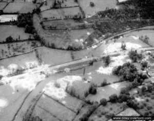 Le résultat des bombardements du pont ferroviaire de la Buissonnière (ligne Lison-Lamballe) à proximité de Saint-Lô. Photo : US National Archives