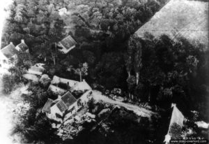 22 août 1944 : vue aérienne de véhicules allemands détruits dans le réduit de Chambois. Photo : US National Archives