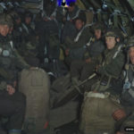 Des parachutistes de la 6th Airborne dans un Dakota C-47 lors d'un exercice aéroporté le 22 avril 1944. Photo : IWM