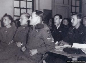 Briefing des pilotes de planeur le 5 juin 1944. Photo : IWM