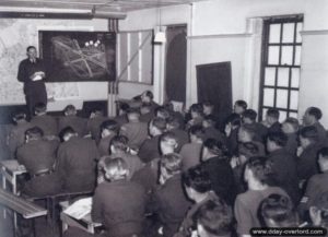 Briefing des pilotes de planeur le 5 juin 1944. Photo : IWM