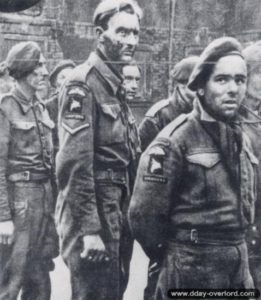 6 juin 1944 : des prisonniers de la 6th Airborne aux mains des Allemands. Photo : Bundesarchiv