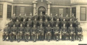 Printemps 1944 : officiers du 9th Parachute Battalion. Photo : IWM