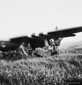 Débarquement d'un Horsa sur la Landing Zone "N" près de Ranville. Photo : IWM