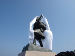 Colleville-Montgomery – Commémorations 2013 – Inauguration de la statue de Bill Millin. Photo : D-Day Overlord