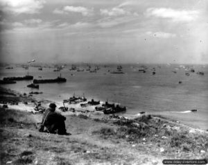 Vue d'Omaha le 10 juin 1944 depuis le Wn 60. Photo : US National Archives