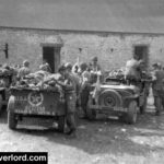 Photos of the 82nd Airborne Division during the Battle of Normandy 49 Du ravitaillement pour l'hôpital de campagne de Neuville-au-Plain armé par la 307th Airborne Medical Co. Photo : US National Archives