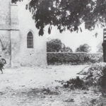 Photos of the 82nd Airborne Division during the Battle of Normandy 29 Le 6 juin 1944, le 505th PIR recherche des tireurs isolés dans Sainte-Mère-Eglise. Photo : US National Archives