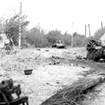 Photos of the 82nd Airborne Division during the Battle of Normandy 54 Les chars français du 100. Panzer Ersatz Abteilung détruits sur la chaussée de La Fière le 7 juin 1944. Photo : US National Archives