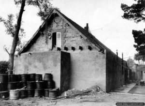 4 juillet 1944 : un bâtiment utilisé par les transmetteurs allemands dans la rue Président Loubet à Cherbourg. Photo : US National Archives
