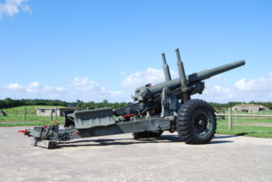 Canon de campagne BL 5.5 inch Medium Gun exposé sur le site du musée de la batterie de Merville. Photo (2008) : Sven