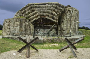 Casemate de tir type R683 de la batterie de Crisbecq, abritant un canon de 210 mm. Photo (2014) : Daniele Sala