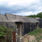 Une casemate modèle R621 à la batterie de Maisy, codée Stp 83 par les Allemands et installée au lieu-dit Les Perruques. Photo (2010) : D-Day Overlord