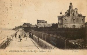 Carte postale de la plage d'Asnelles avant le débarquement. Photo : DR