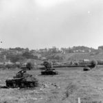 A hauteur de Marcey-les-Grèves devant Avranches, trois chars M4 Sherman ont été détruits dans un grand découvert. Ils appartenaient au 8th Tank Battalion de la 4th (US) Armored Division.