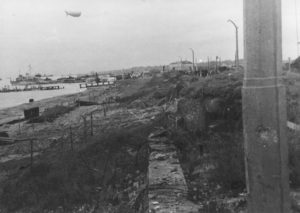 Après les combats du 6 juin 1944 à Courseulles-sur-Mer (Juno Beach), les vestiges du point d'appui allemand codé Wn 29 et de la casemate H669. Photo : US National Archives