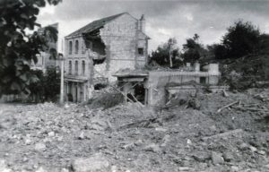 Des bâtiments détruits en centre-ville de Lisieux après les bombardements de juin 1944. Photo : DR