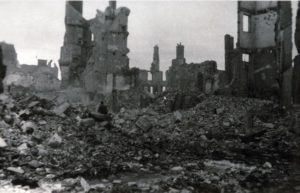 Décombres de Lisieux en 1944 après les bombardements. Photo : DR
