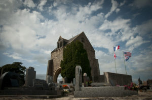 Les vestiges de l'église de Graignes, témoin de féroces combats entre parachutistes américains et soldats allemands en juin 1944. Photo (2015) : Saska Ball