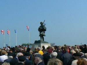 Colleville-Montgomery – Commémorations 2013 – Inauguration de la statue de Bill Millin. Photo : D-Day Overlord