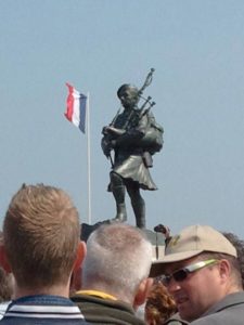 Colleville-Montgomery – Commémorations 2013 – Inauguration de la statue de Bill Millin. Photo : D-Day Overlord